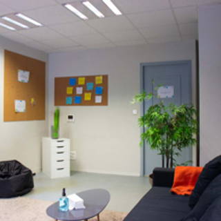 Bureau privé 23 m² 6 postes Coworking Rue Saint-Simon Lyon 69009 - photo 3